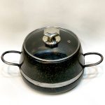 دیگ سنگی با دسته آهنی